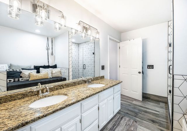 100 NW Apple Blossom, Bentonville, AR 72712