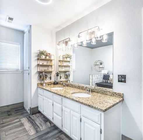 100 NW Apple Blossom, Bentonville, AR 72712