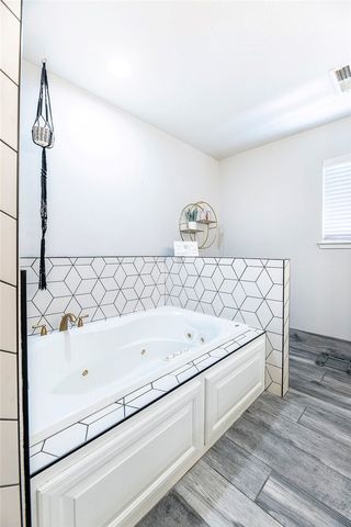 100 NW Apple Blossom, Bentonville, AR 72712