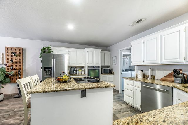 100 NW Apple Blossom, Bentonville, AR 72712