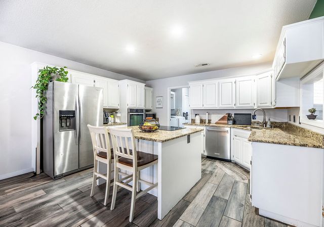 100 NW Apple Blossom, Bentonville, AR 72712