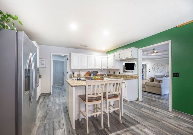 100 NW Apple Blossom, Bentonville, AR 72712