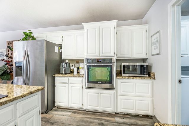 100 NW Apple Blossom, Bentonville, AR 72712