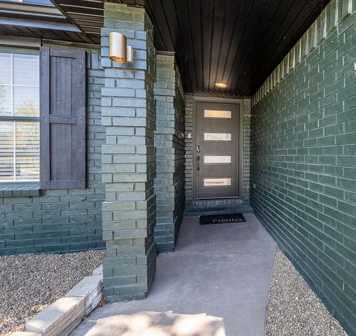 100 NW Apple Blossom, Bentonville, AR 72712