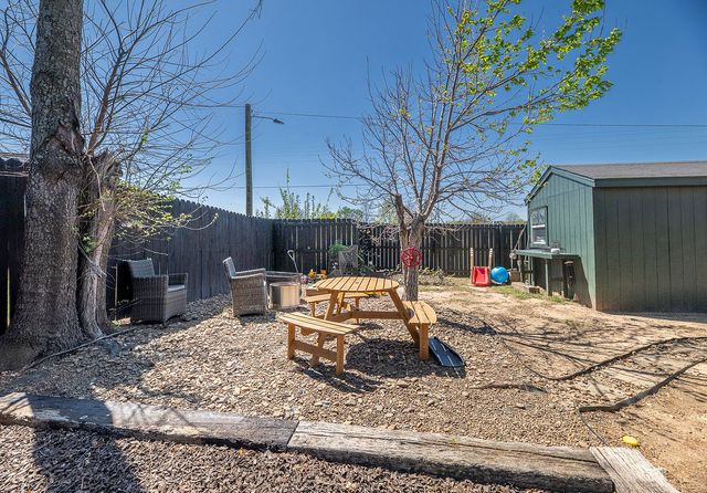 100 NW Apple Blossom, Bentonville, AR 72712