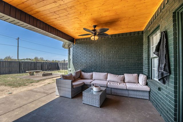 100 NW Apple Blossom, Bentonville, AR 72712