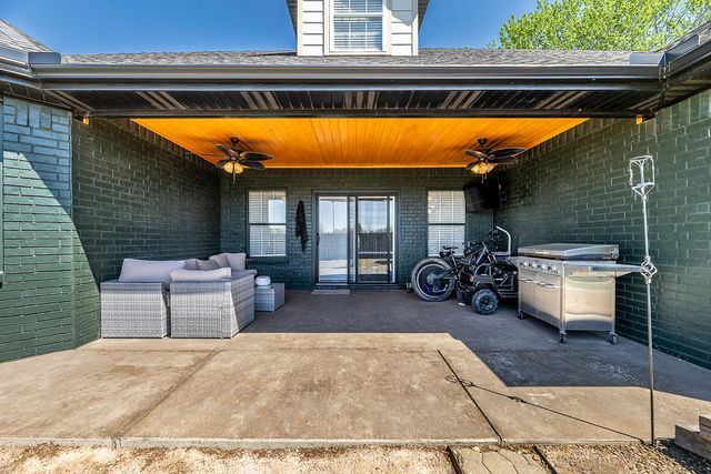 100 NW Apple Blossom, Bentonville, AR 72712