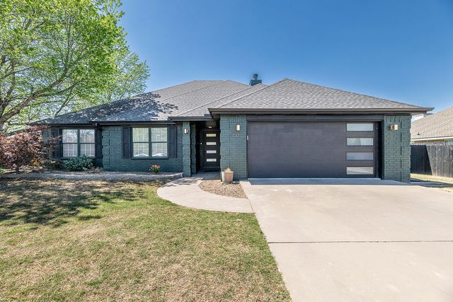 100 NW Apple Blossom, Bentonville, AR 72712
