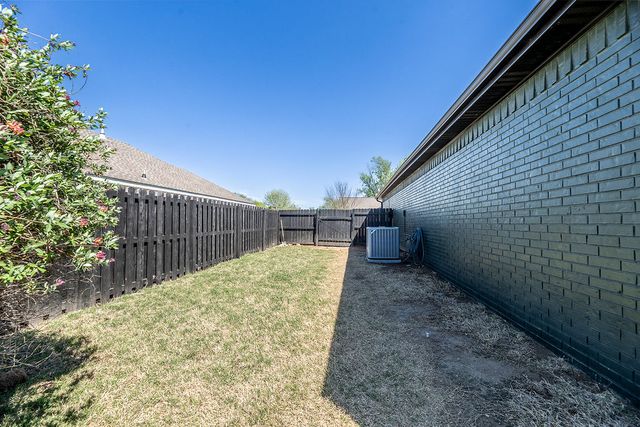 100 NW Apple Blossom, Bentonville, AR 72712