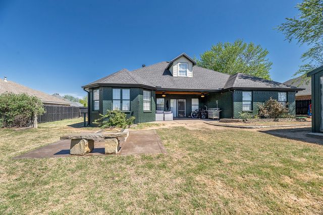 100 NW Apple Blossom, Bentonville, AR 72712