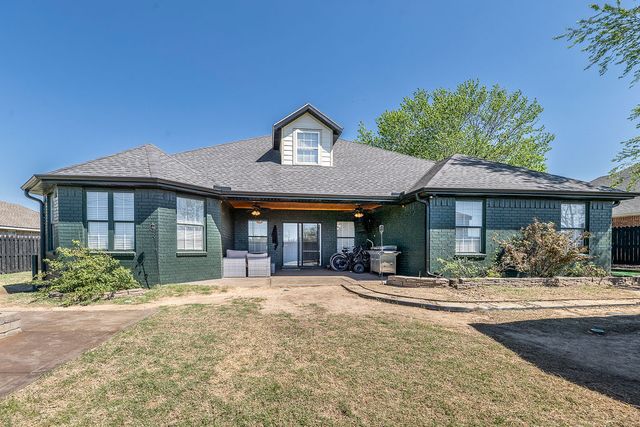 100 NW Apple Blossom, Bentonville, AR 72712
