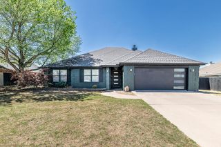 100 NW Apple Blossom, Bentonville, AR 72712
