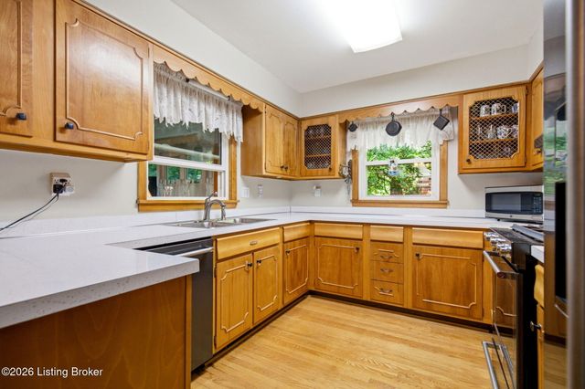 1050 Palatka Rd, Louisville, KY 40214