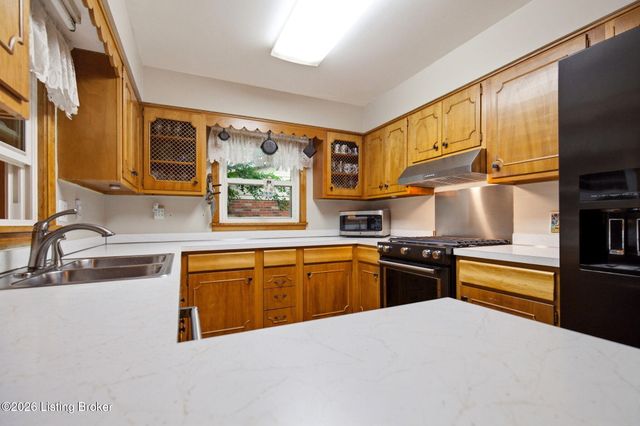 1050 Palatka Rd, Louisville, KY 40214