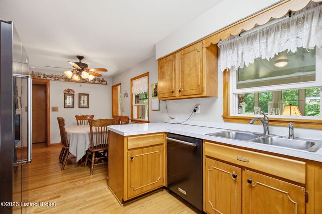 1050 Palatka Rd, Louisville, KY 40214