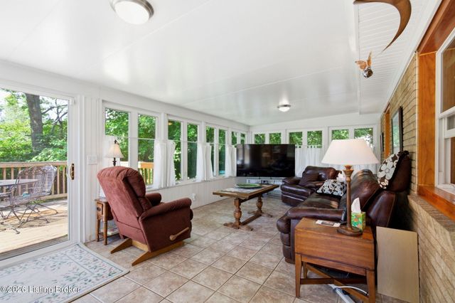 1050 Palatka Rd, Louisville, KY 40214