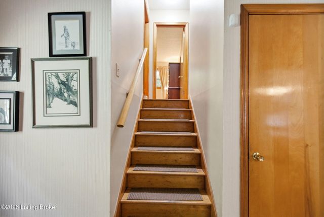 1050 Palatka Rd, Louisville, KY 40214