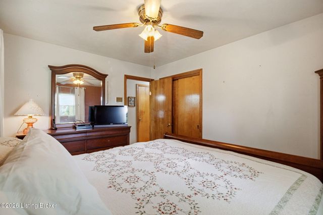1050 Palatka Rd, Louisville, KY 40214