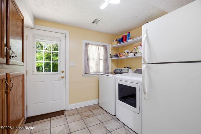 1050 Palatka Rd, Louisville, KY 40214
