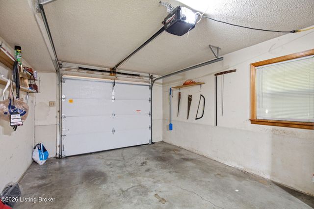 1050 Palatka Rd, Louisville, KY 40214