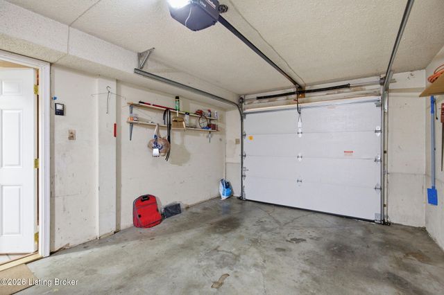 1050 Palatka Rd, Louisville, KY 40214
