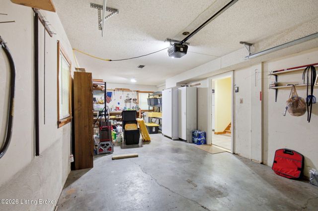1050 Palatka Rd, Louisville, KY 40214