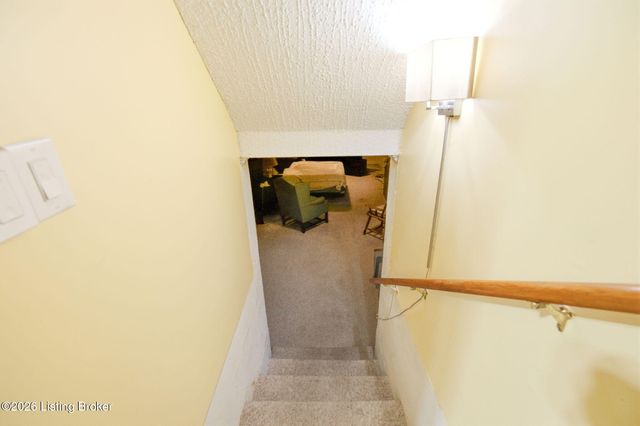 1050 Palatka Rd, Louisville, KY 40214