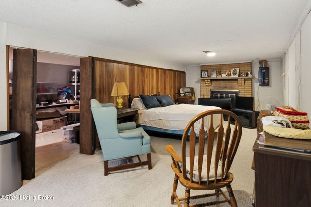 1050 Palatka Rd, Louisville, KY 40214
