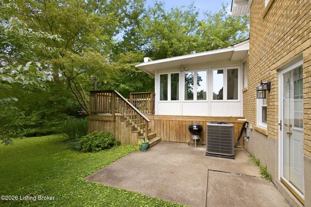 1050 Palatka Rd, Louisville, KY 40214