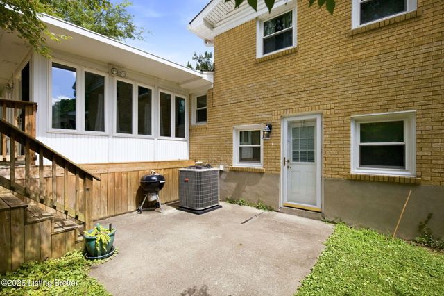 1050 Palatka Rd, Louisville, KY 40214
