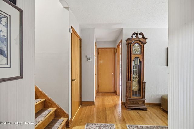 1050 Palatka Rd, Louisville, KY 40214