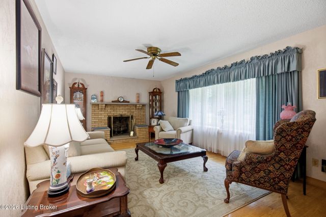 1050 Palatka Rd, Louisville, KY 40214