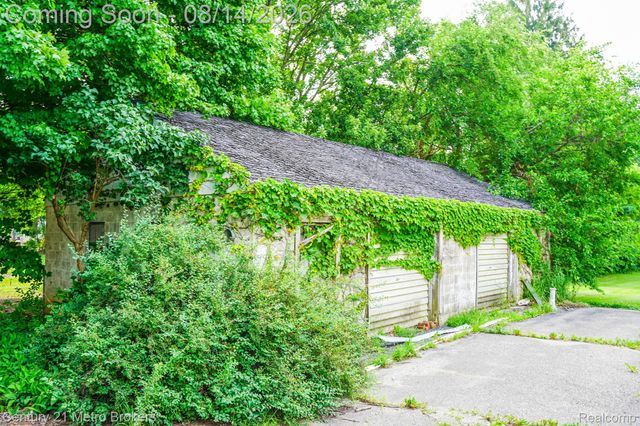8294 Davison Road, Davison Township, MI 48423