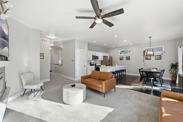 100 NE 14th Court, Grimes, IA 50111