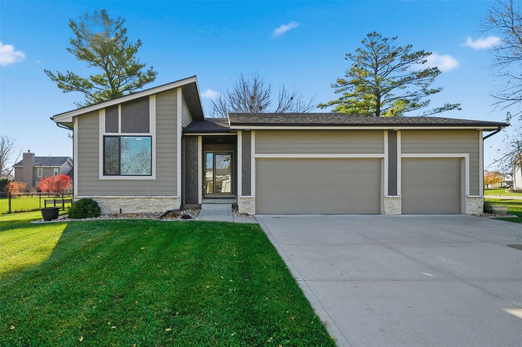 100 NE 14th Court, Grimes, IA 50111
