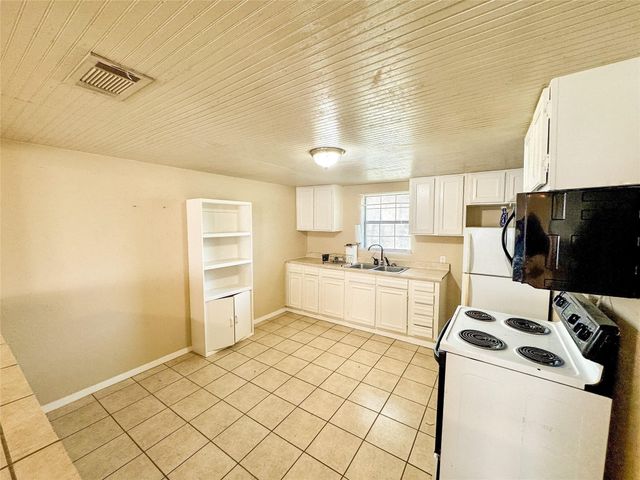 420 S Lillian Street, Stephenville, TX 76401