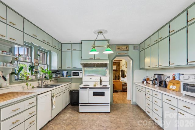 1157 S Main Street, Waynesville, NC 28786