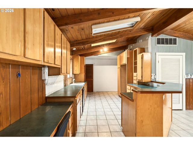 1749 Ne ORCHARD Ave, Mc Minnville, OR 97128