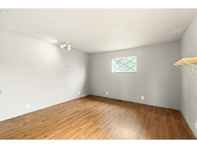 1749 Ne ORCHARD Ave, Mc Minnville, OR 97128