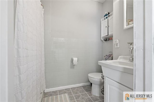 8 Lauretta Drive, East Brunswick, NJ 08816