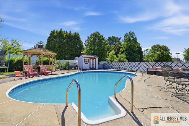 8 Lauretta Drive, East Brunswick, NJ 08816