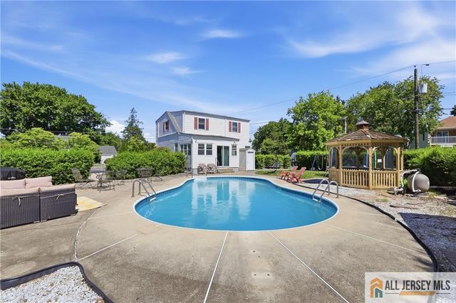 8 Lauretta Drive, East Brunswick, NJ 08816