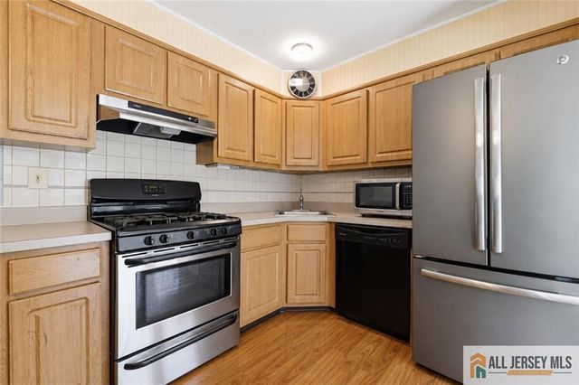 8 Lauretta Drive, East Brunswick, NJ 08816