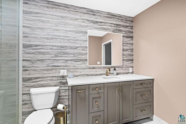 15 Vergennes St, Superior, WI 54880