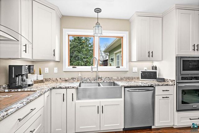 15 Vergennes St, Superior, WI 54880