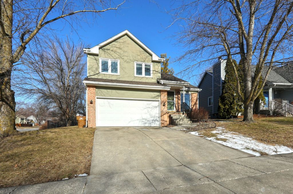 5321 Pommel Place, West Des Moines, IA 50266