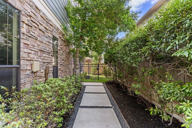 1118 W 25th Street, Houston, TX 77008