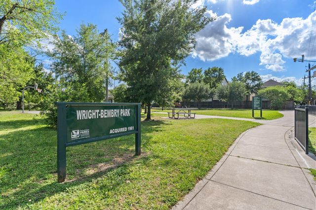 1118 W 25th Street, Houston, TX 77008