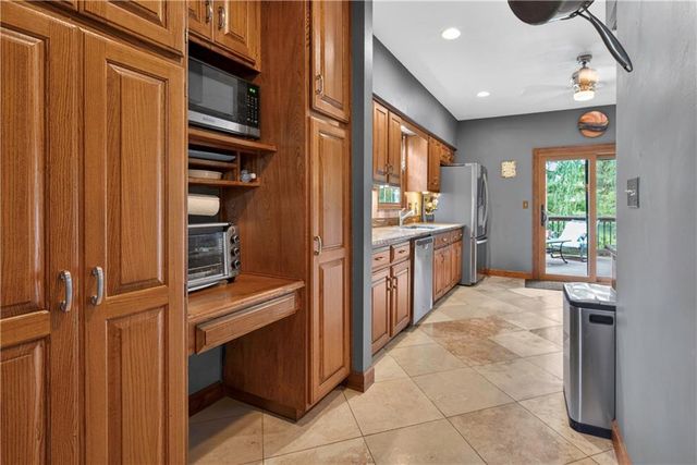 12814 W 65th Street, Shawnee, KS 66216