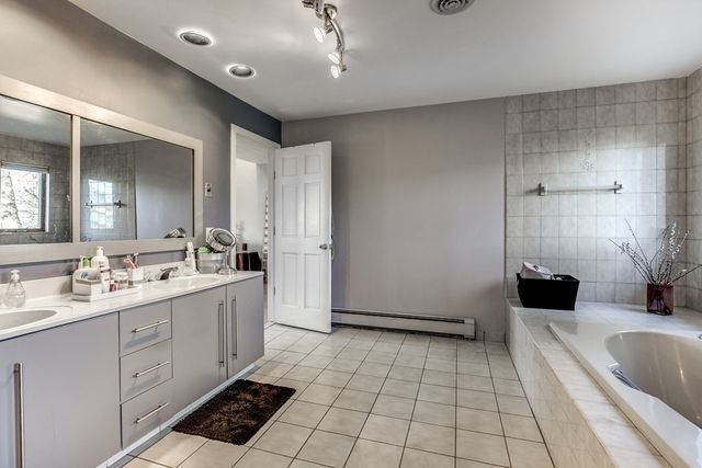 11 Beethoven Ave, Newton, MA 02468